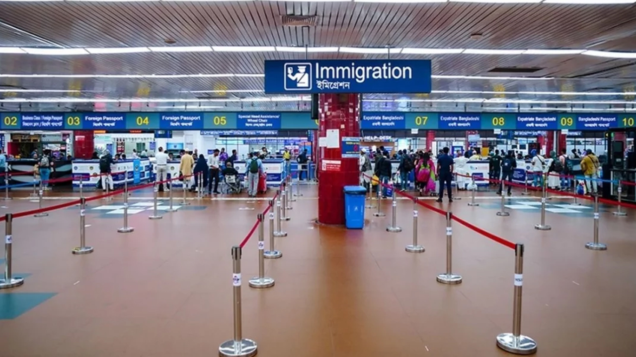 বিমানবন্দরে আটক লতিফ সিদ্দিকীর ছোট ভাই আজাদ সিদ্দিকী